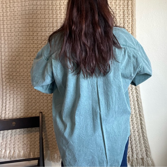SOLD | Vtg Anchor Blue washed out faded teal color denim button down shirt - Picture 4 of 7